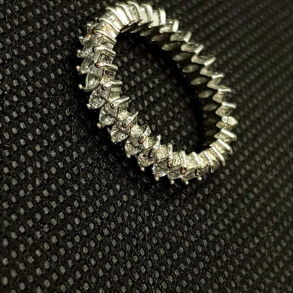 Eternity ring size 7 cubic zirconia silver - Picture 3 of 5